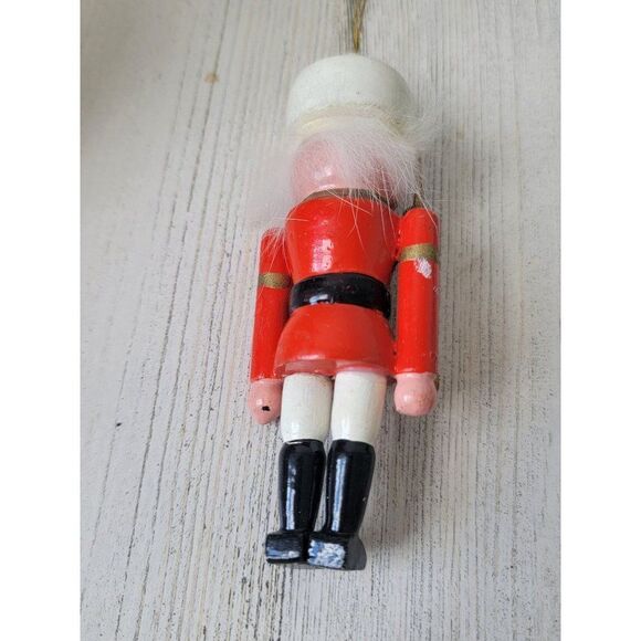 Vintage British red soldier Nutcracker ornament Xmas decor - Picture 4 of 4